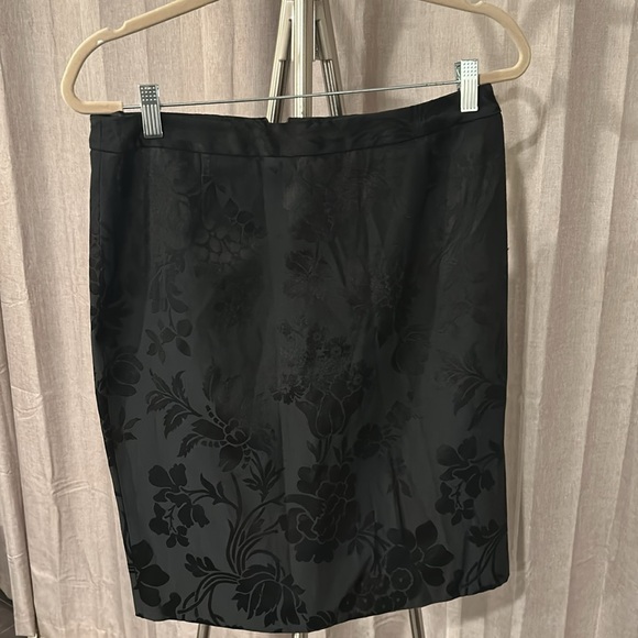 INC International Concepts Black floral print skirt.
In great condition. - Picture 1 of 2